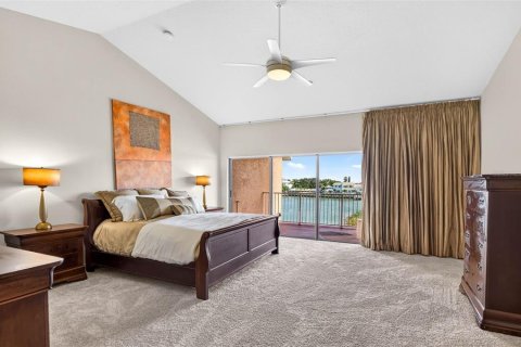 Townhouse in Treasure Island, Florida 3 bedrooms, 224.36 sq.m. № 2379809 - photo 20