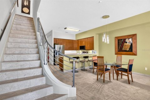 Townhouse in Treasure Island, Florida 3 bedrooms, 224.36 sq.m. № 2379809 - photo 18