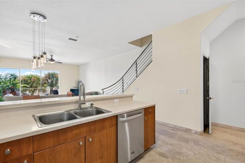 Townhouse in Treasure Island, Florida 3 bedrooms, 224.36 sq.m. № 2379809 - photo 7