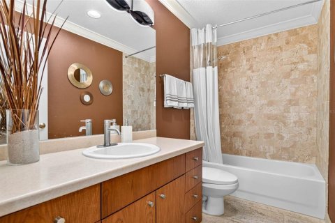 Townhouse in Treasure Island, Florida 3 bedrooms, 224.36 sq.m. № 2379809 - photo 13