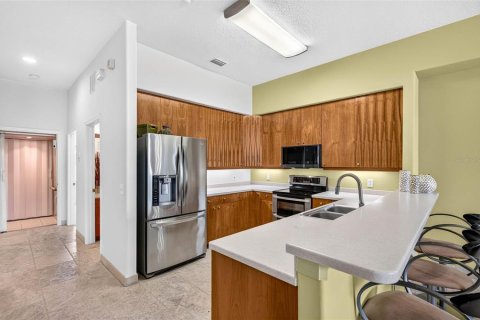 Townhouse in Treasure Island, Florida 3 bedrooms, 224.36 sq.m. № 2379809 - photo 6