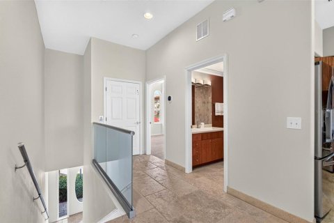 Townhouse in Treasure Island, Florida 3 bedrooms, 224.36 sq.m. № 2379809 - photo 5