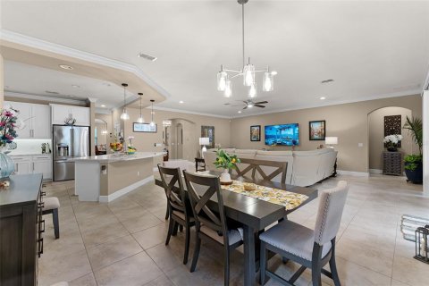 House in Oviedo, Florida 4 bedrooms, 303.98 sq.m. № 1819672 - photo 9