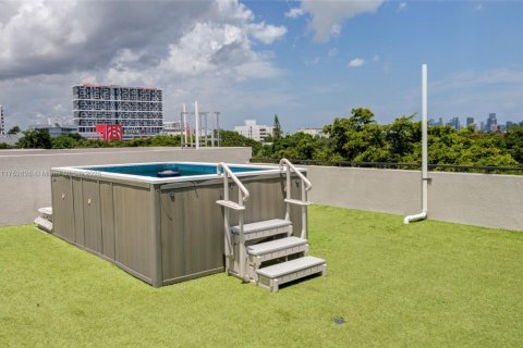Commercial property in Miami, Florida 781.49 sq.m. № 1704039 - photo 28