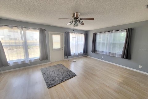 Villa ou maison à louer à Bradenton, Floride: 3 chambres, 175.77 m2 № 1824231 - photo 8