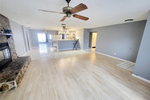 Villa ou maison à louer à Bradenton, Floride: 3 chambres, 175.77 m2 № 1824231 - photo 4