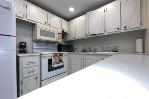 Copropriété à louer à Boca Raton, Floride: 2 chambres, 78.04 m2 № 2172672 - photo 6