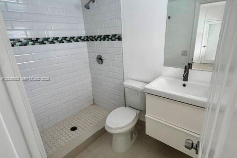 House in North Bay Village, Florida 2 bedrooms, 90.77 sq.m. № 2086403 - photo 7