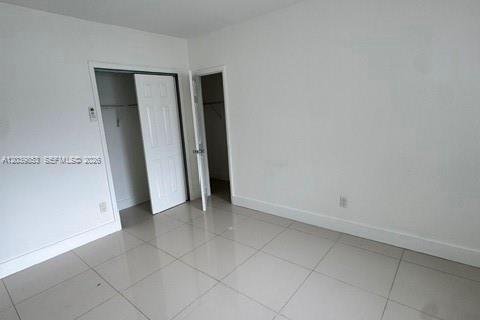 House in North Bay Village, Florida 2 bedrooms, 90.77 sq.m. № 2086403 - photo 5