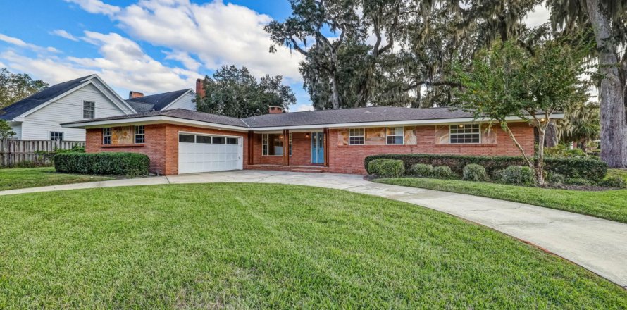 House in Jacksonville, Florida 3 bedrooms, 210.33 sq.m. № 863014