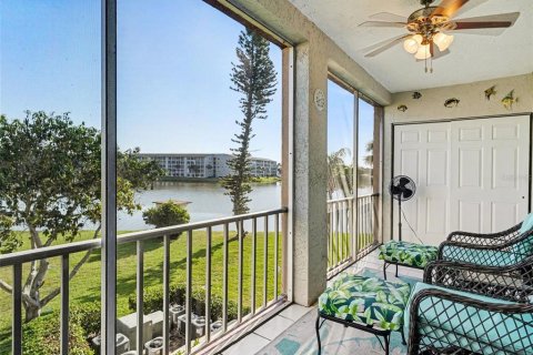 Condo in Bradenton, Florida, 2 bedrooms № 2198156