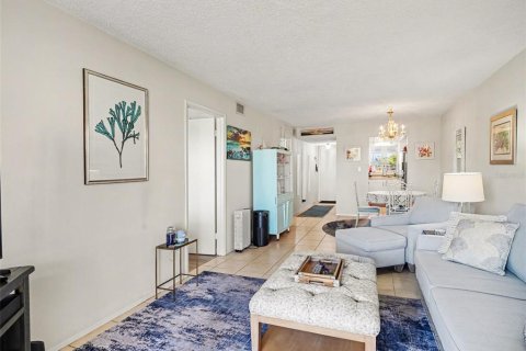 Condo in Bradenton, Florida, 2 bedrooms № 2198156 - photo 10