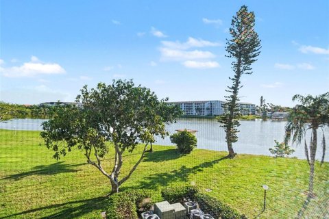 Condo in Bradenton, Florida, 2 bedrooms № 2198156 - photo 18