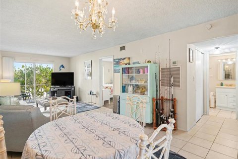 Condo in Bradenton, Florida, 2 bedrooms № 2198156 - photo 7