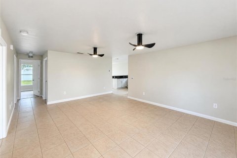House in Lakeland, Florida 3 bedrooms, 124.86 sq.m. № 2426855 - photo 6
