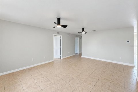 House in Lakeland, Florida 3 bedrooms, 124.86 sq.m. № 2426855 - photo 5