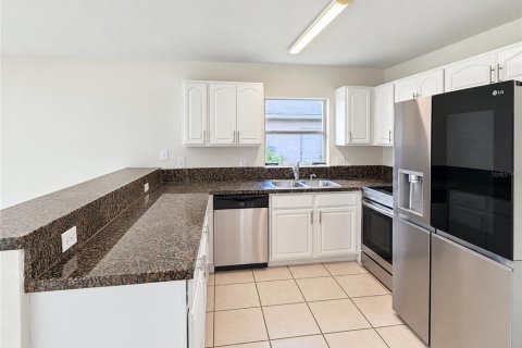 House in Lakeland, Florida 3 bedrooms, 124.86 sq.m. № 2426855 - photo 3