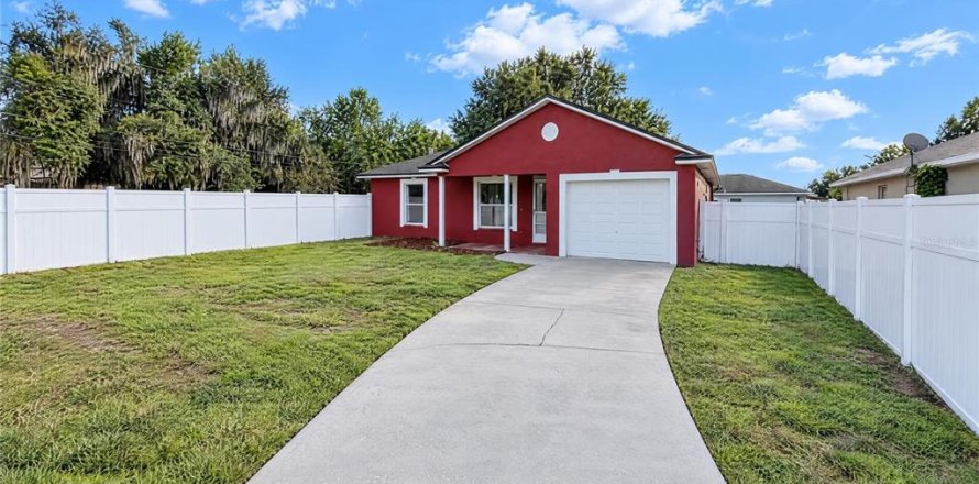 House in Lakeland, Florida 3 bedrooms, 124.86 sq.m. № 2426855