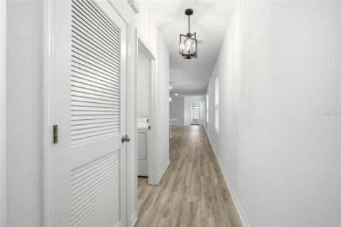 House in Davenport, Florida 4 bedrooms, 154.68 sq.m. № 2237711 - photo 2