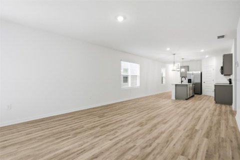 House in Davenport, Florida 4 bedrooms, 154.68 sq.m. № 2237711 - photo 9