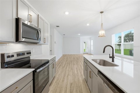House in Davenport, Florida 4 bedrooms, 154.68 sq.m. № 2237711 - photo 6