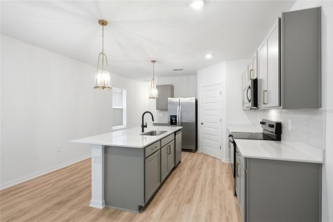 House in Davenport, Florida 4 bedrooms, 154.68 sq.m. № 2237711 - photo 3
