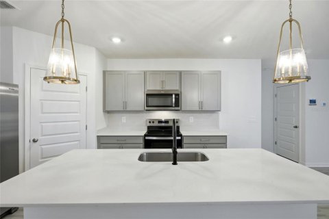 House in Davenport, Florida 4 bedrooms, 154.68 sq.m. № 2237711 - photo 7