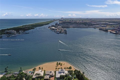 House in Fort Lauderdale, Florida 4 bedrooms, 203.83 sq.m. № 1955970 - photo 6