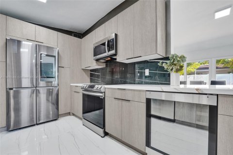 House in Fort Lauderdale, Florida 4 bedrooms, 203.83 sq.m. № 1955970 - photo 25