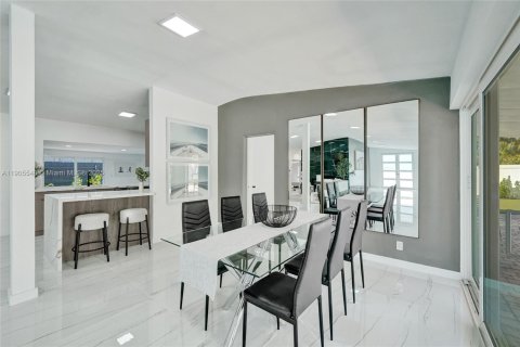 House in Fort Lauderdale, Florida 4 bedrooms, 203.83 sq.m. № 1955970 - photo 22