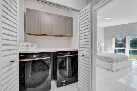 House in Fort Lauderdale, Florida 4 bedrooms, 203.83 sq.m. № 1955970 - photo 8
