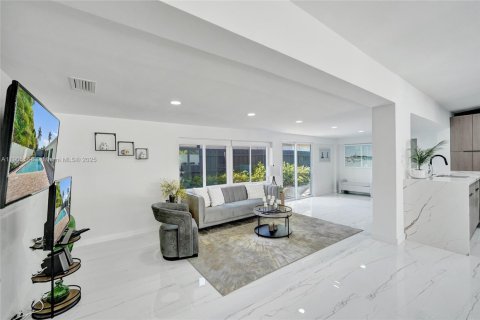 House in Fort Lauderdale, Florida 4 bedrooms, 203.83 sq.m. № 1955970 - photo 28