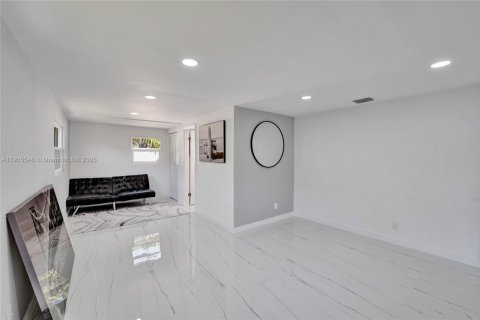 House in Fort Lauderdale, Florida 4 bedrooms, 203.83 sq.m. № 1955970 - photo 13