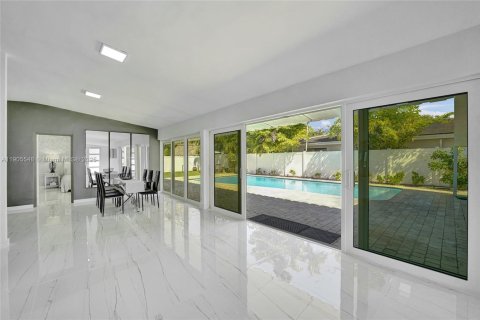 House in Fort Lauderdale, Florida 4 bedrooms, 203.83 sq.m. № 1955970 - photo 30