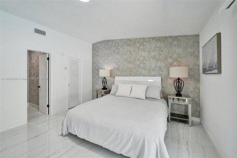House in Fort Lauderdale, Florida 4 bedrooms, 203.83 sq.m. № 1955970 - photo 16