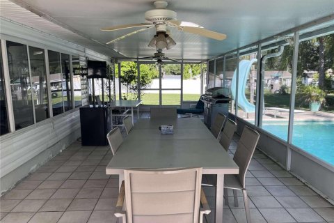 House in Brandon, Florida 3 bedrooms, 215.35 sq.m. № 1815674 - photo 12