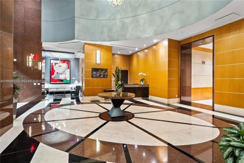Condominio en alquiler en Miami, Florida, 1 dormitorio, 90.86 m2 № 2081059 - foto 10
