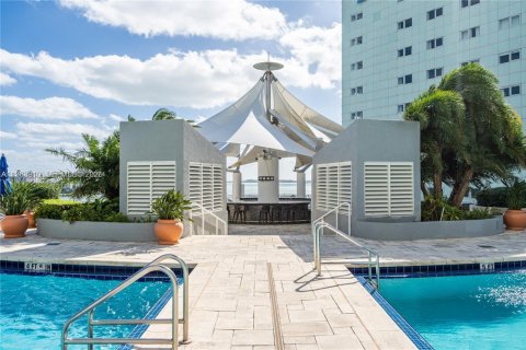 Condominio en alquiler en Miami, Florida, 1 dormitorio, 90.86 m2 № 2081059 - foto 16