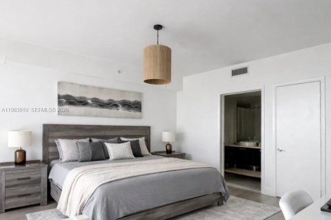 Condominio en alquiler en Miami, Florida, 1 dormitorio, 90.86 m2 № 2081059 - foto 3