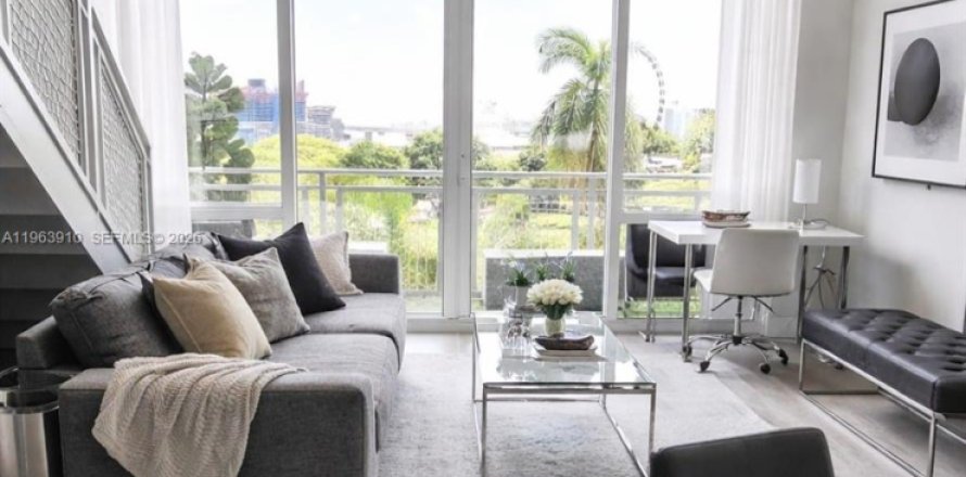 Condominio en Miami, Florida, 1 dormitorio  № 2081059