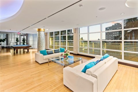 Condominio en alquiler en Miami, Florida, 1 dormitorio, 90.86 m2 № 2081059 - foto 22