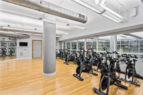 Condominio en alquiler en Miami, Florida, 1 dormitorio, 90.86 m2 № 2081059 - foto 11
