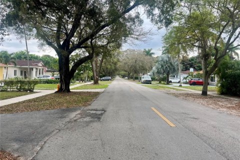 House in Miami Springs, Florida 3 bedrooms, 108.7 sq.m. № 1985364 - photo 3