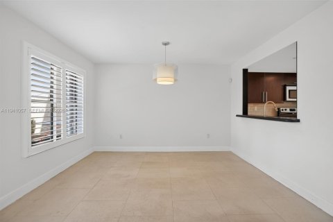 Купить таунхаус в Майами, Флорида 2 спальни, 135.27м2, № 1998527 - фото 12