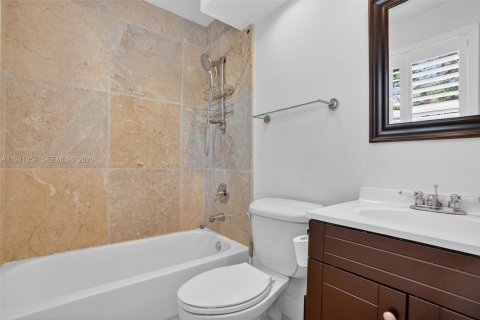 Купить таунхаус в Майами, Флорида 2 спальни, 135.27м2, № 1998527 - фото 28