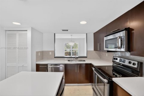 Купить таунхаус в Майами, Флорида 2 спальни, 135.27м2, № 1998527 - фото 7