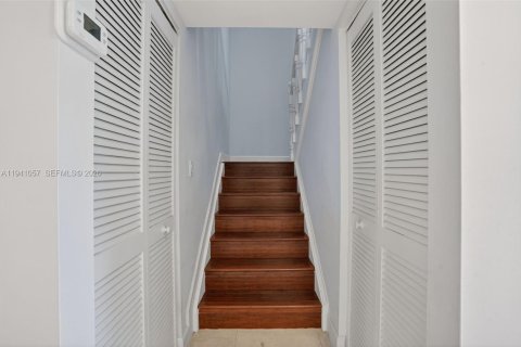 Купить таунхаус в Майами, Флорида 2 спальни, 135.27м2, № 1998527 - фото 18