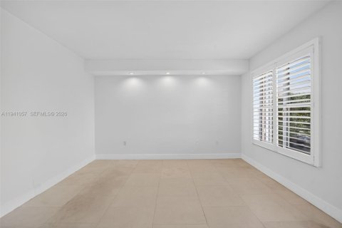 Купить таунхаус в Майами, Флорида 2 спальни, 135.27м2, № 1998527 - фото 15