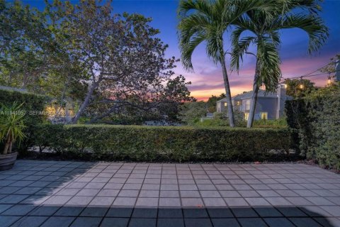 Купить таунхаус в Майами, Флорида 2 спальни, 135.27м2, № 1998527 - фото 30