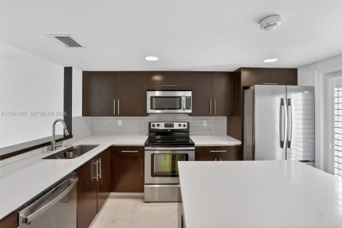 Купить таунхаус в Майами, Флорида 2 спальни, 135.27м2, № 1998527 - фото 5